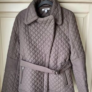DKNY Gray Quilted Jacket with Quilted Design and Belt. Large.